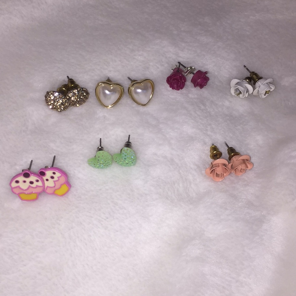 Different earrings - Picture 2 of 3